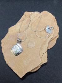 Set Pearl pendant w/chain by Pam Springall